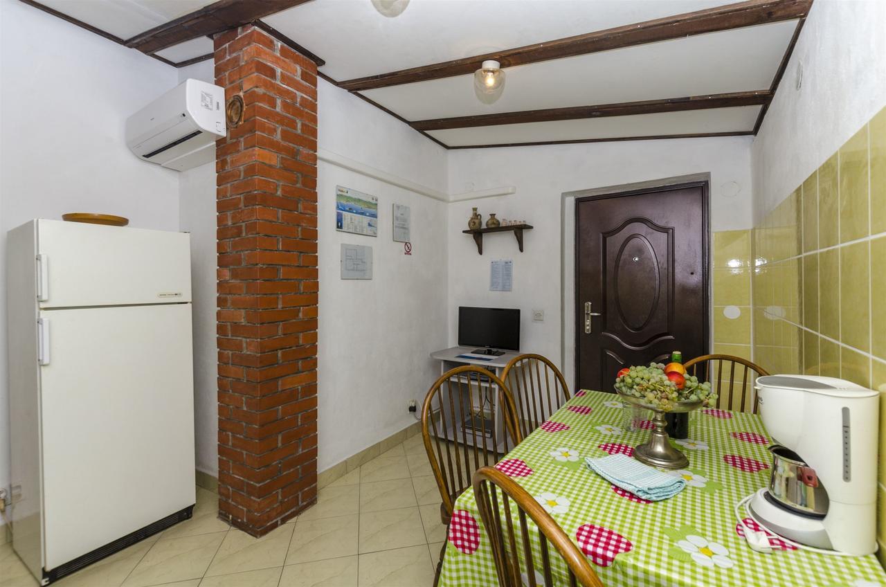 Apartment Boris Gornja Brela Екстер'єр фото