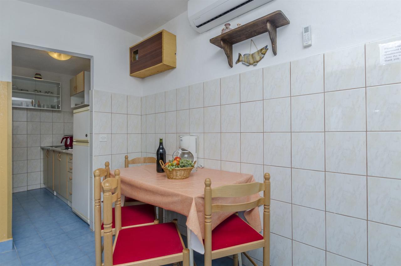 Apartment Boris Gornja Brela Екстер'єр фото