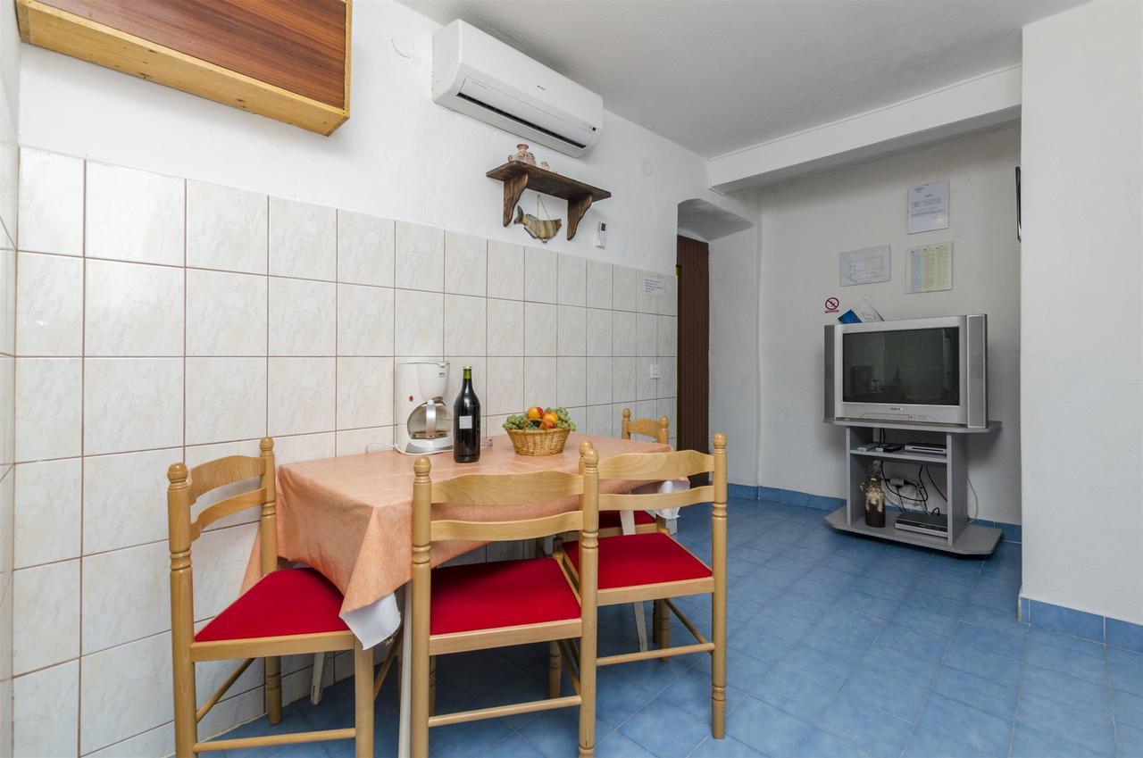 Apartment Boris Gornja Brela Екстер'єр фото
